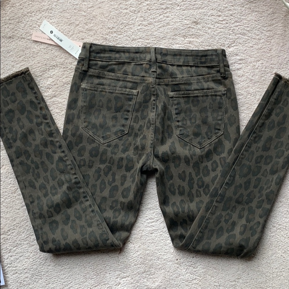 NWT Aqua dark camo leopard skinny jeans. - Picture 5 of 7
